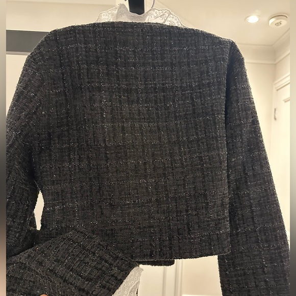 Cropped shiny black blazer with gold buttons - Picture 3 of 3